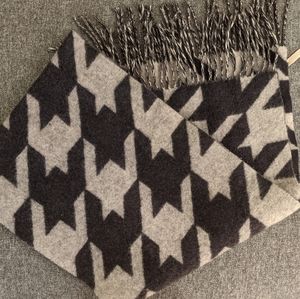Cashmere Fringe Scarf in Houndstooth